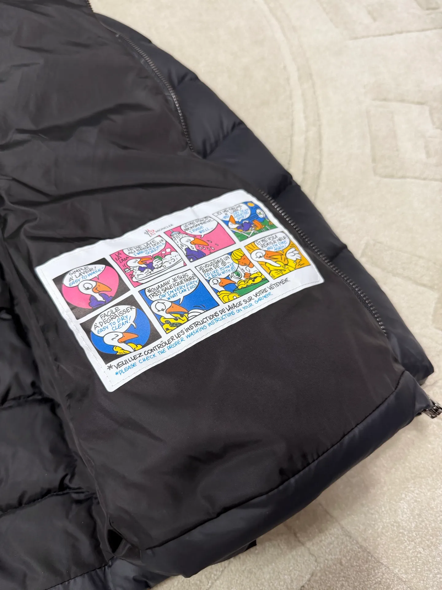 MONCLER Cupidone : ， ， ， ， 。 A : ， ， 。 | ， : ， 。 Quality : ， ， 。 ， ： White Black Size：1234